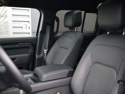 Certified 2025 Land Rover Defender 110 X-Dynamic SE image 22