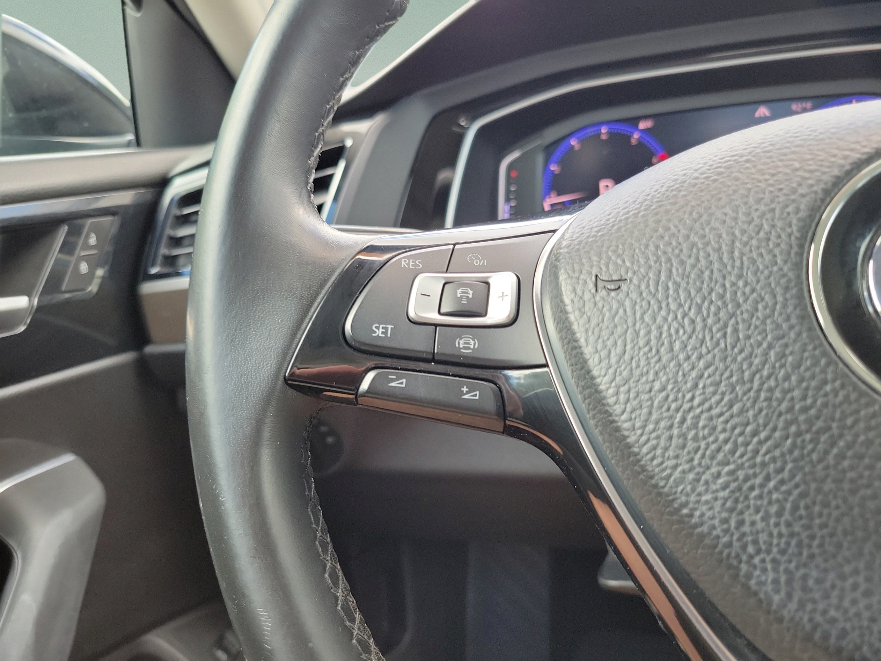 Used 2019 Volkswagen Jetta SEL Premium FWD image 21