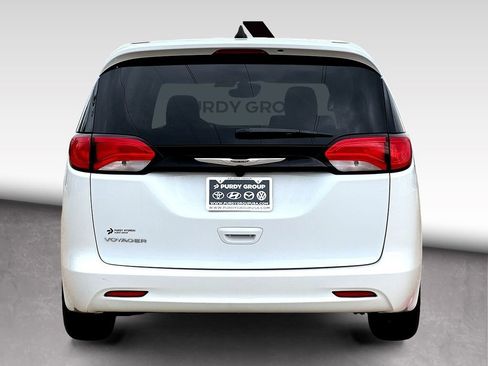 Used 2023 Chrysler Voyager LX FWD image 7