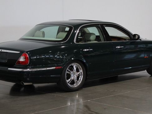 Used 2004 Jaguar XJ8 RWD image 24