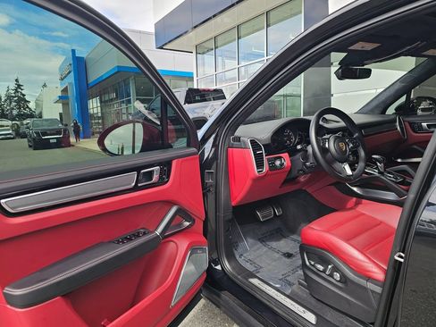 Used 2021 Porsche Cayenne Turbo S AWD/4WD image 22