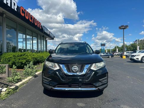 Used 2020 Nissan Rogue SV FWD image 2