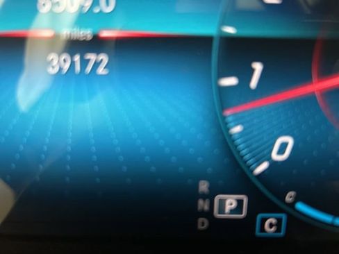 Used 2022 Mercedes-Benz GLB 250 4MATIC image 33