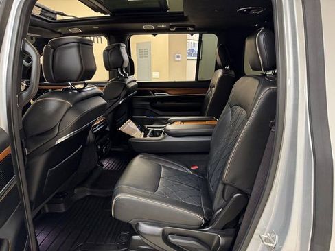 Used 2024 Jeep Grand Wagoneer Series III image 24