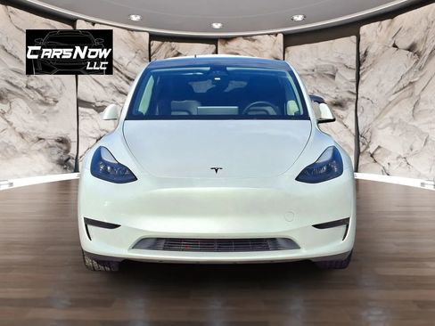 Used 2024 Tesla Model Y Long Range RWD image 2