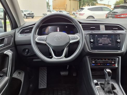 Used 2024 Volkswagen Tiguan SE FWD image 16