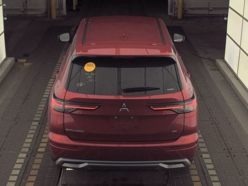 Used 2025 Mitsubishi Outlander SE image 5