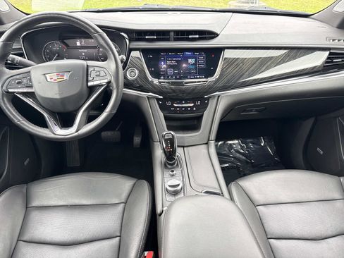 Used 2020 Cadillac XT6 Premium Luxury FWD image 16