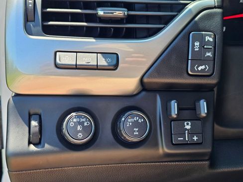 Used 2018 Chevrolet Tahoe Premier AWD/4WD image 28
