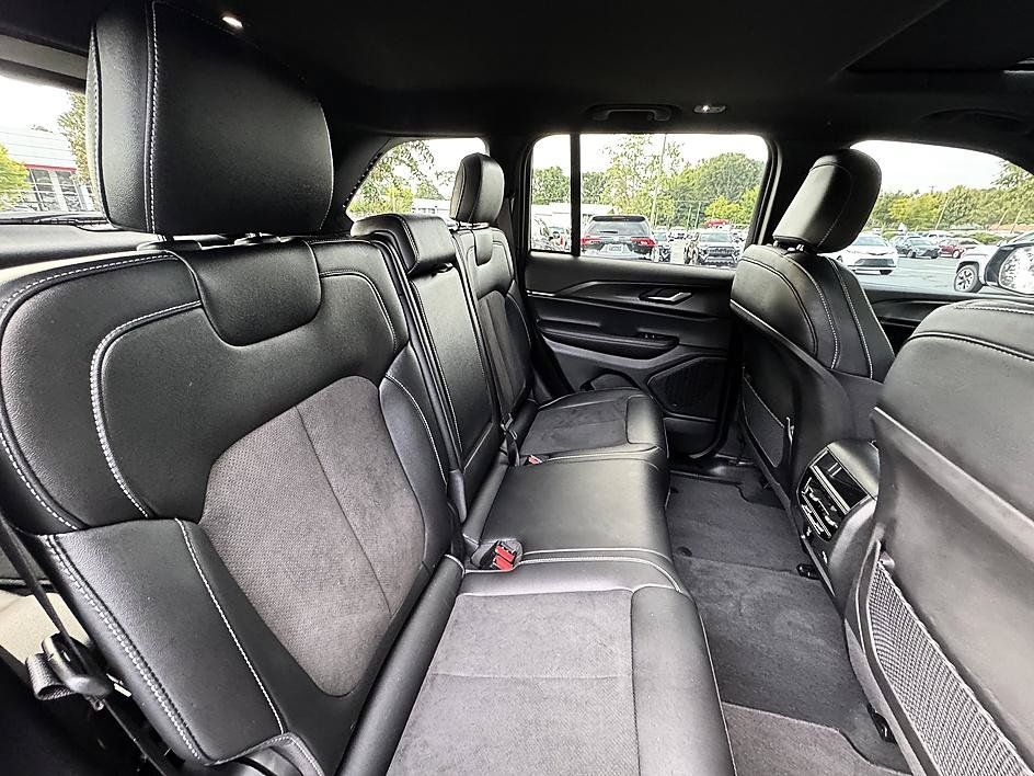 Used 2024 Jeep Grand Cherokee Altitude AWD/4WD image 23