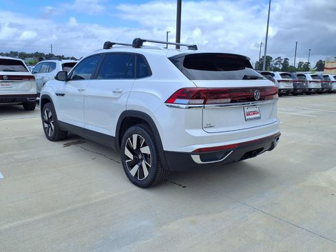 New 2026 Volkswagen Atlas Cross Sport SE FWD image 8