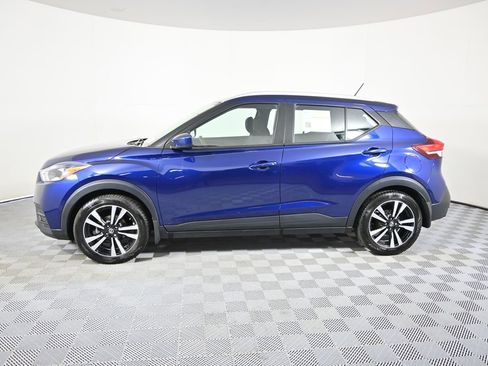 Used 2018 Nissan Kicks SV FWD image 2