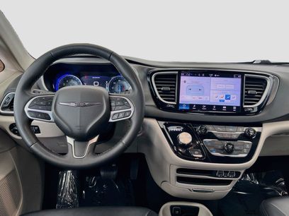 Used 2024 Chrysler Pacifica Touring-L
