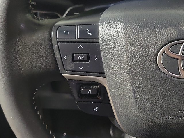 Used 2025 Toyota Camry SE w/ Convenience Package FWD image 23