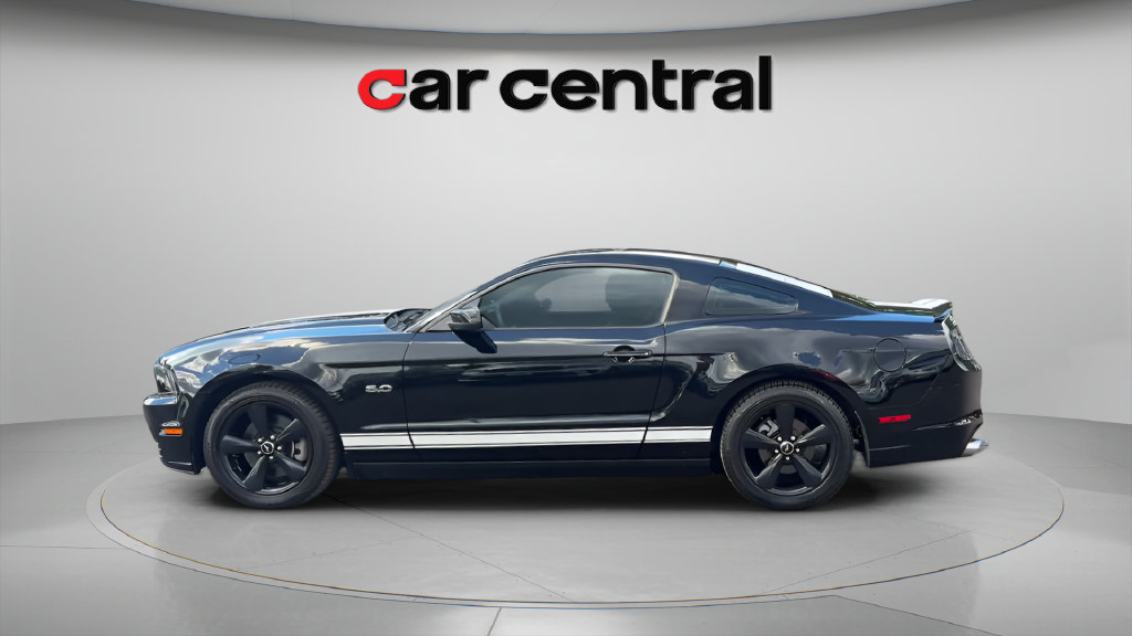 Used 2013 Ford Mustang GT RWD image 2
