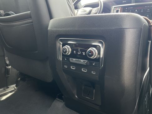 Used 2023 GMC Yukon Denali Ultimate AWD/4WD image 29
