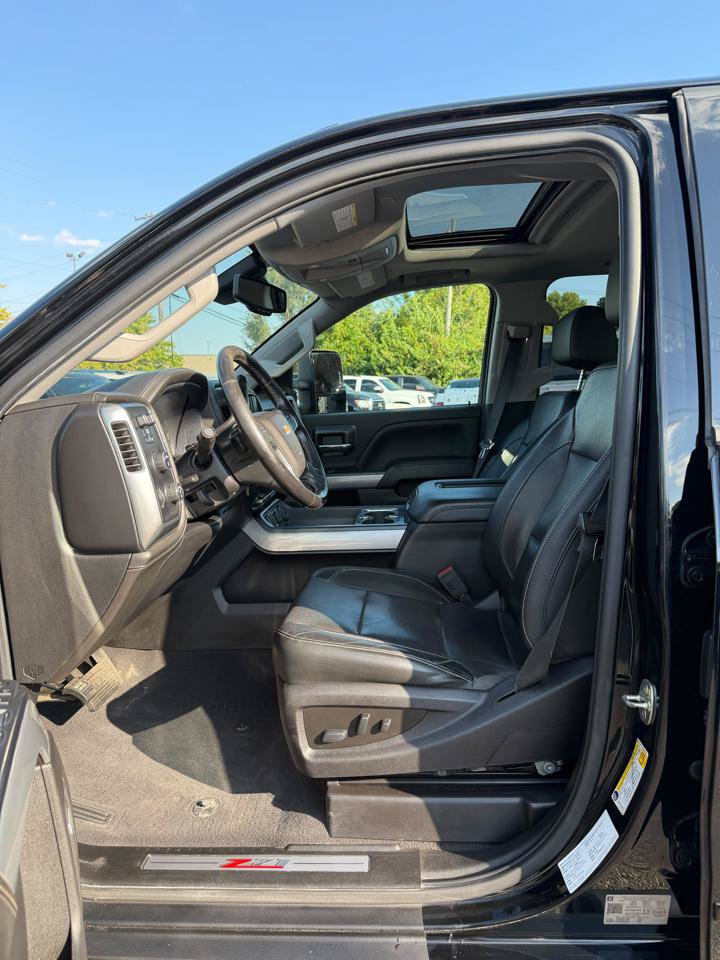 Used 2019 Chevrolet Silverado 2500 LTZ w/ Midnight Edition AWD/4WD image 11