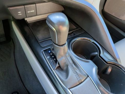 Used 2019 Toyota Camry SE w/ Convenience Package FWD image 24