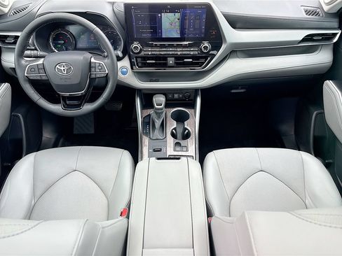 Used 2021 Toyota Highlander Platinum FWD image 13