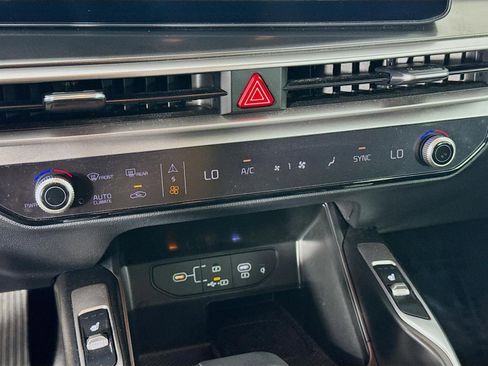 Certified 2025 Kia Sorento S image 17