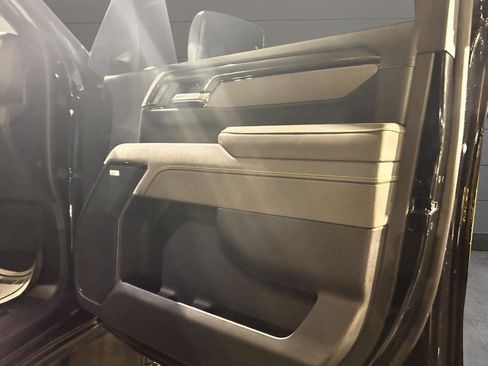 Used 2025 Chevrolet Silverado 2500 ZR2 image 8