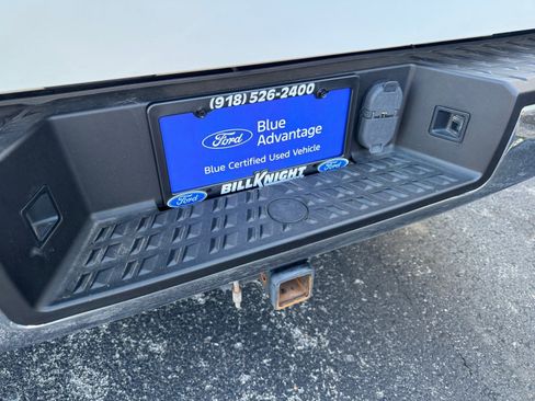 Used 2017 Nissan Titan SV image 16