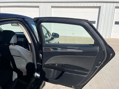 Used 2020 Ford Fusion SE image 15