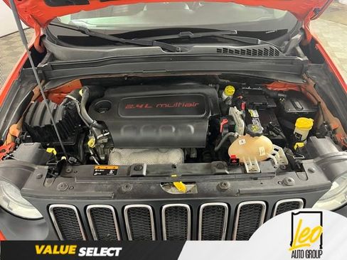 Used 2016 Jeep Renegade Latitude w/ Cold Weather Group FWD image 27