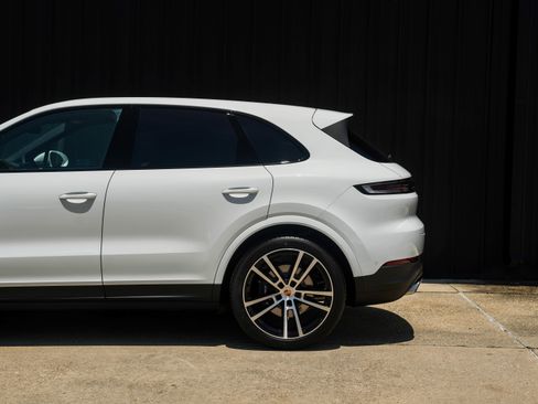 New 2025 Porsche Cayenne image 12
