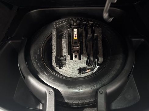 Used 2012 Jeep Grand Cherokee Laredo w/ Laredo E Group image 32