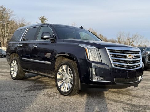 Used 2018 Cadillac Escalade Platinum image 3