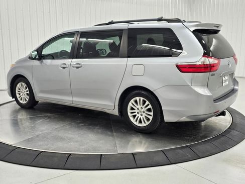 Used 2015 Toyota Sienna XLE Premium FWD image 3