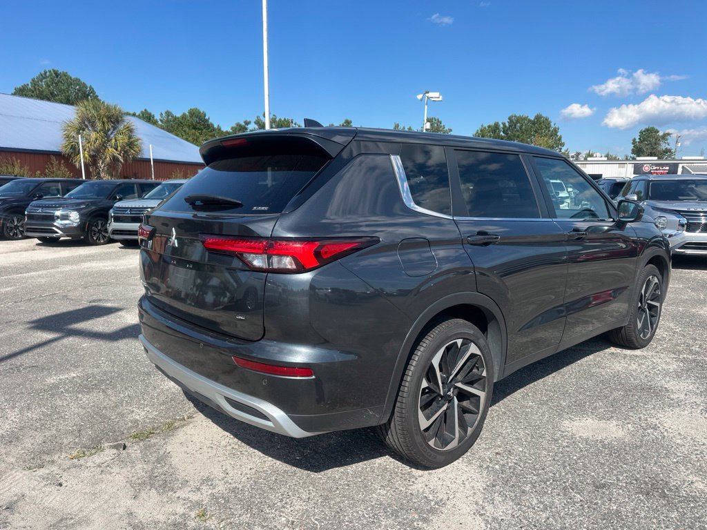 Used 2024 Mitsubishi Outlander SE AWD/4WD image 3
