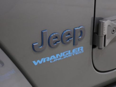 Used 2022 Jeep Wrangler Unlimited Rubicon 4xe w/ Dual Top Group AWD/4WD image 10
