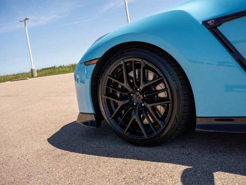 Used 2017 Nissan GT-R Premium AWD/4WD image 11