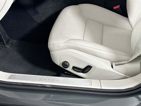 New 2026 Volvo V60 B5 Cross Country Plus w/ Protection Package Premier image 18