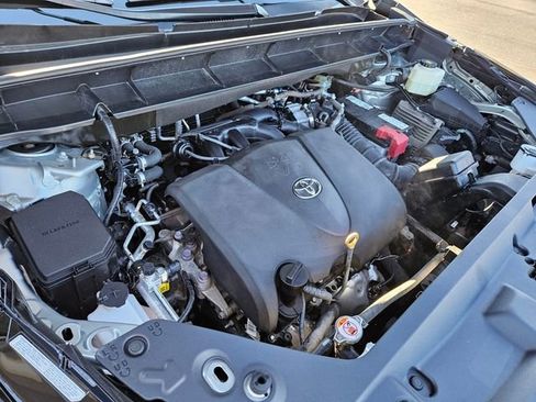 Used 2021 Toyota Highlander XLE image 17