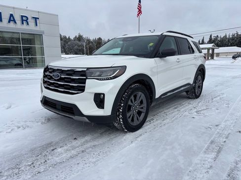 Used 2025 Ford Explorer Active w/ Active Comfort Package image 7