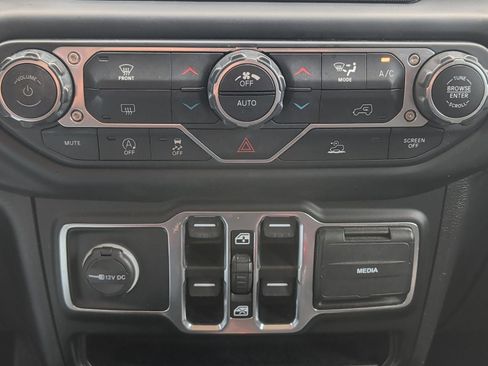Used 2021 Jeep Wrangler Unlimited Sahara AWD/4WD image 20