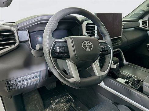 Used 2025 Toyota Sequoia Platinum image 9