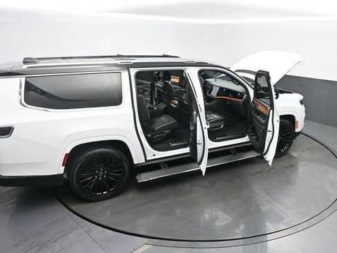 Used 2024 Jeep Grand Wagoneer L Series III image 68