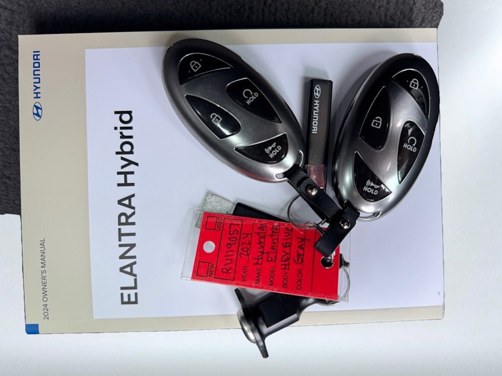 Used 2024 Hyundai Elantra Blue FWD image 28