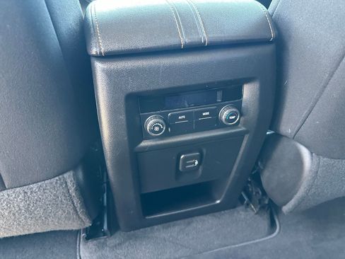 Used 2020 Chevrolet Traverse LT AWD/4WD image 20