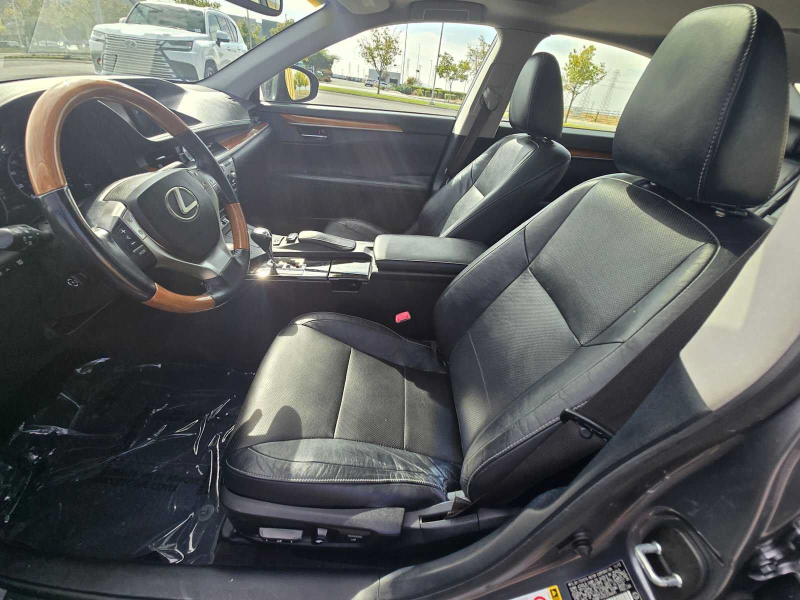 Used 2014 Lexus ES 300h w/ Luxury Package w/Bamboo Trim FWD image 21