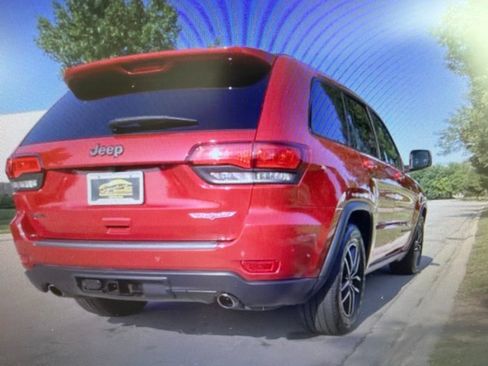 Used 2020 Jeep Grand Cherokee Trailhawk w/ Trailhawk Luxury Group AWD/4WD image 3