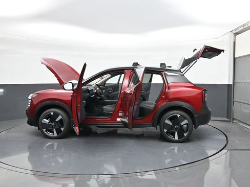 New 2025 Nissan Kicks SR image 33