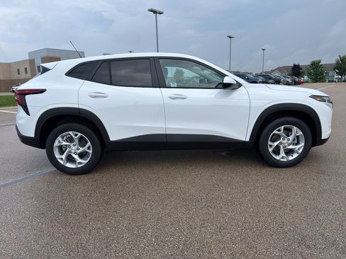 New 2026 Chevrolet Trax LS w/ LS Convenience Package FWD image 5