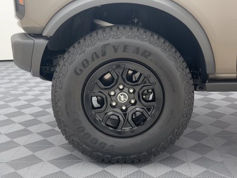 Used 2025 Ford Bronco Badlands AWD/4WD image 13