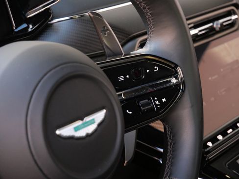 Used 2025 Aston Martin V8 Vantage image 18