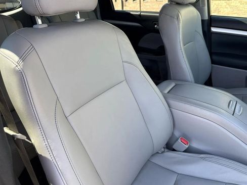 Used 2015 Toyota Highlander XLE FWD image 48